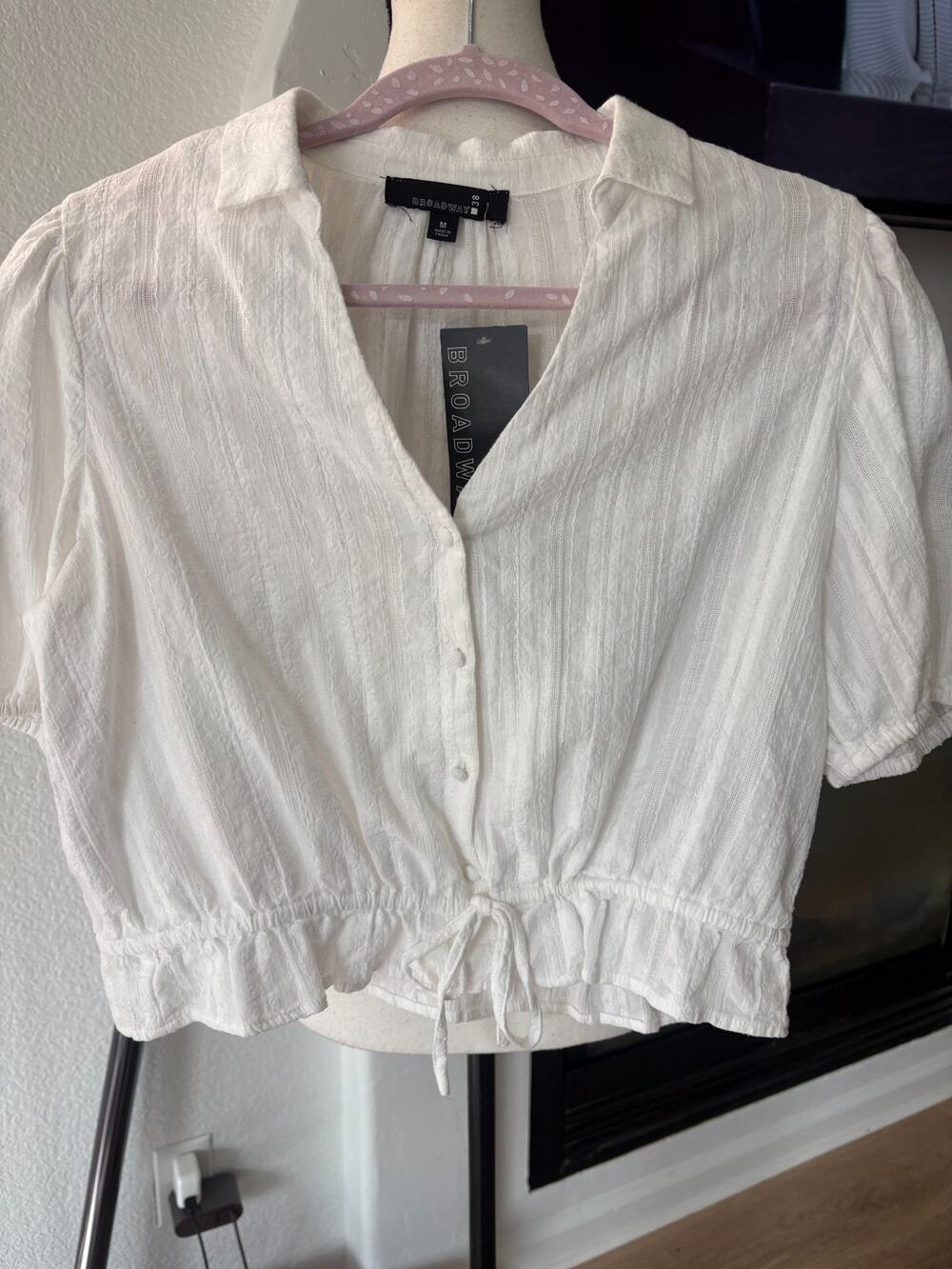 Broadway 38 Women's White Cropped Blouse M 6-10 NEW
